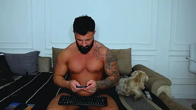 Snapshot of UrsuKing chatting on February 2025 07:38:01 PM UrsuKing online show from February 2025 07:38:01 PM