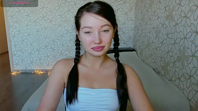 Snapshot of Lissa_Cristal chatting on May 2026 12:11:02 PM Lissa Cristal online show from May 2026 12:11:02 PM