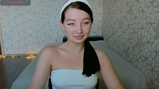 Snapshot of Lissa_Cristal chatting on May 2026 11:26:01 AM Lissa Cristal online show from May 2026 11:26:01 AM