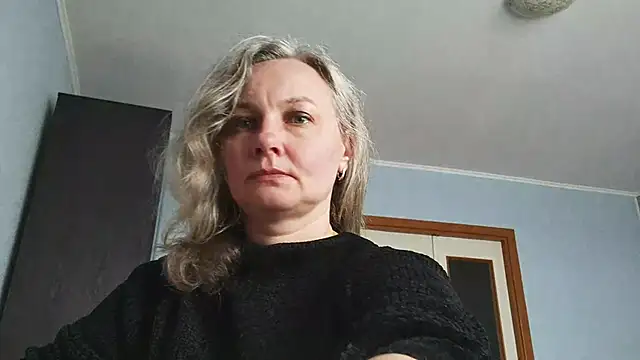 Snapshot of EdithManning chatting on April 2026 01:52:02 PM EdithManning online show from April 2026 01:52:02 PM