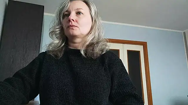 Snapshot of EdithManning chatting on April 2026 08:12:01 AM EdithManning online show from April 2026 08:12:01 AM