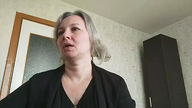 Snapshot of EdithManning chatting on May 2026 05:48:01 AM EdithManning online show from May 2026 05:48:01 AM