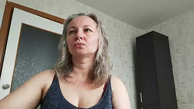 Snapshot of EdithManning chatting on June 2026 05:39:01 AM EdithManning online show from June 2026 05:39:01 AM