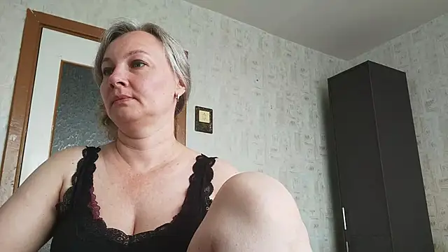 Snapshot of EdithManning chatting on July 2026 05:21:02 AM EdithManning online show from July 2026 05:21:02 AM