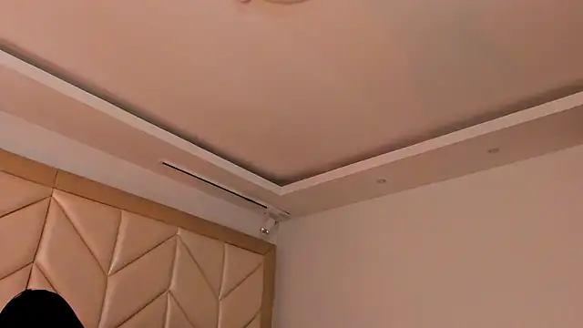 LunaWarner online show from April 2026 10:15:02 PM