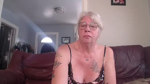 canadiancougar1965 online show from February 2025 09:28:01 PM