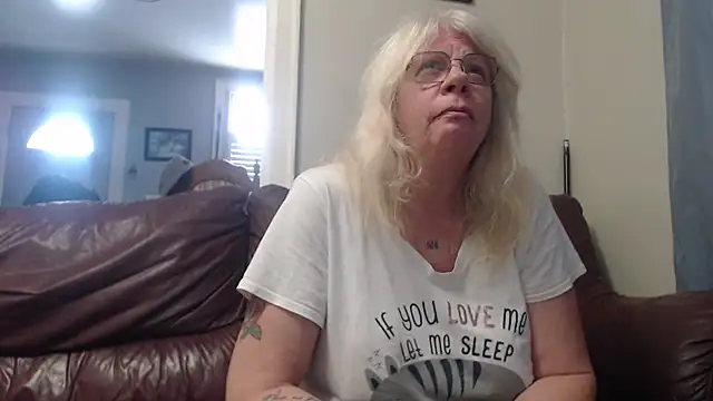 canadiancougar1965 online show from February 2025 04:42:02 PM