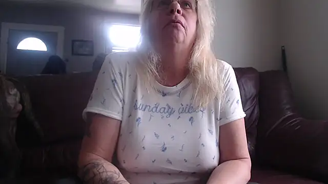 canadiancougar1965 online show from February 2025 07:56:02 PM