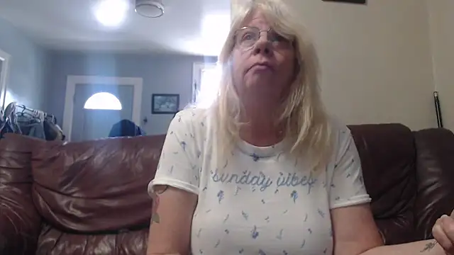 canadiancougar1965 online show from March 2025 02:21:01 PM