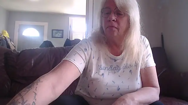 canadiancougar1965 online show from March 2025 01:48:01 PM