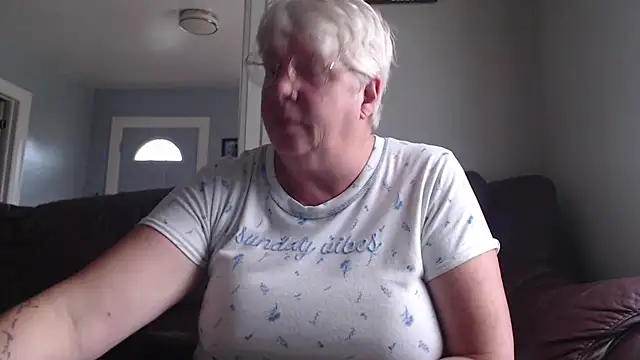 canadiancougar1965 online show from October 2025 02:19:01 PM