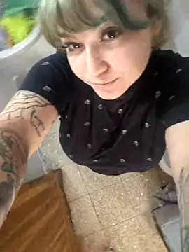 Snapshot of iDogrose21 chatting on November 2025 09:25:02 PM iDogrose21 online show from November 2025 09:25:02 PM