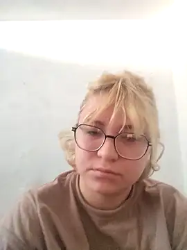 Snapshot of iDogrose21 chatting on December 2025 03:52:02 PM iDogrose21 online show from December 2025 03:52:02 PM