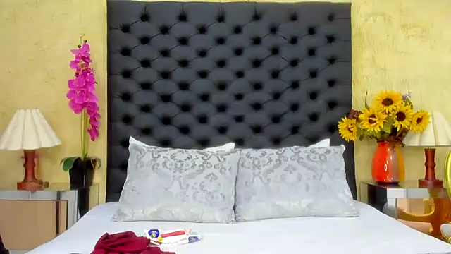 NahomiWhitel online show from October 2025 02:50:02 PM