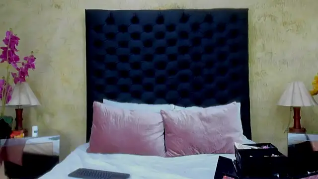 Snapshot of NahomiWhitel chatting on February 2026 12:58:01 PM NahomiWhitel online show from February 2026 12:58:01 PM