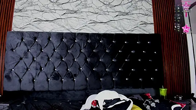 Emelyyy  online show from December 2024 11:50:02 AM