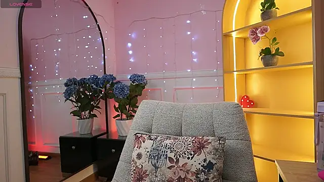 Snapshot of CattleyaScaly chatting on November 2025 08:01:01 PM CattleyaScaly online show from November 2025 08:01:01 PM