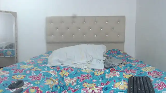 CorinaSmith28 online show from December 2024 01:36:02 AM