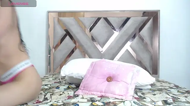 CorinaSmith28 online show from April 2026 10:02:02 PM