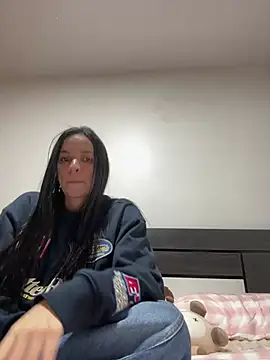 daniniescobarr online show from March 2026 08:37:01 PM