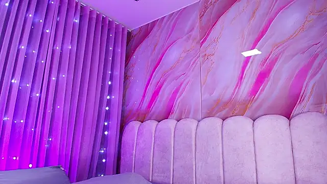 mia stanfort online show from February 2026 07:18:01 PM