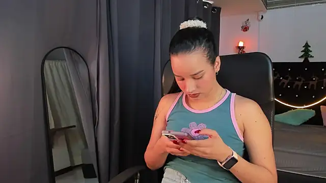 emilyrouxe online show from December 2024 02:53:01 PM