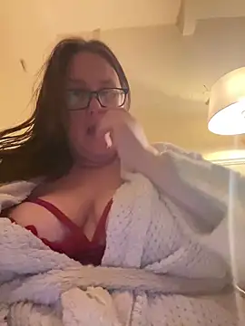 Snapshot of Foxy_Evie40XO chatting on January 2025 12:32:02 AM Foxy Evie40XO online show from January 2025 12:32:02 AM