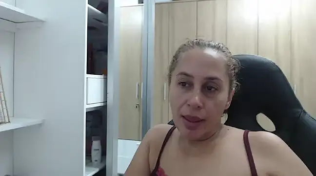Snapshot of RoxanaLove9 chatting on January 2025 02:30:02 AM RoxanaLove9 online show from January 2025 02:30:02 AM