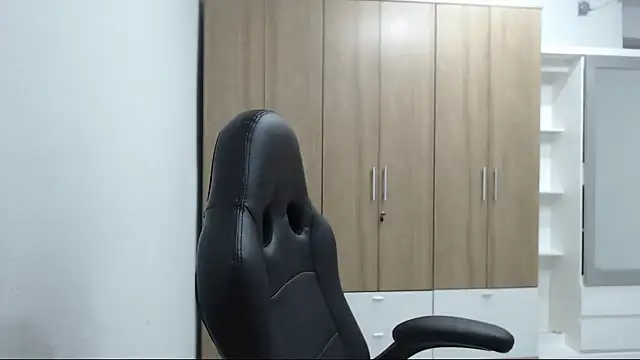 RoxanaLove9 online show from November 2025 07:05:02 PM