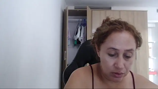 Snapshot of RoxanaLove9 chatting on April 2026 06:22:01 PM RoxanaLove9 online show from April 2026 06:22:01 PM
