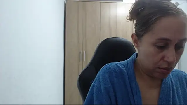 Snapshot of RoxanaLove9 chatting on May 2026 11:12:02 PM RoxanaLove9 online show from May 2026 11:12:02 PM