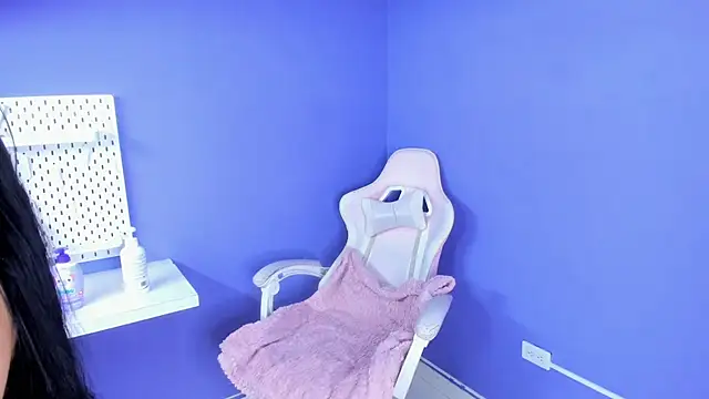 Annie9  online show from October 2025 03:26:02 AM