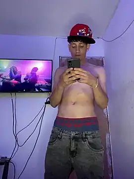 LatinBoysxxx online show from March 2025 09:35:01 PM