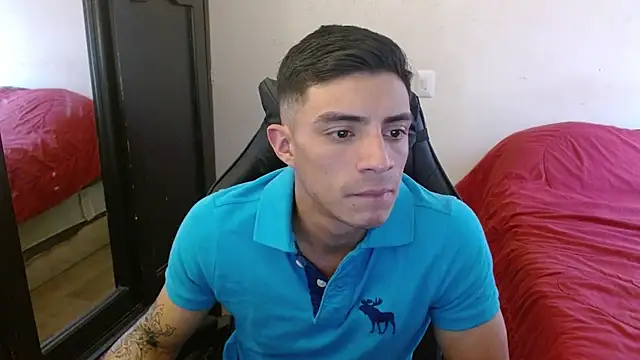Snapshot of kv___xxx_ chatting on October 2025 05:32:02 PM kv   xxx  online show from October 2025 05:32:02 PM