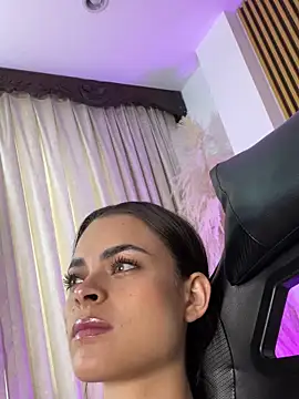 HannaRhodes online show from September 2025 01:33:02 PM