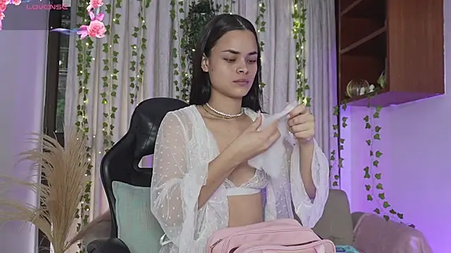 HannaRhodes online show from November 2025 02:31:02 PM