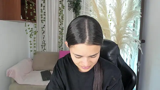 HannaRhodes online show from April 2026 01:41:01 PM