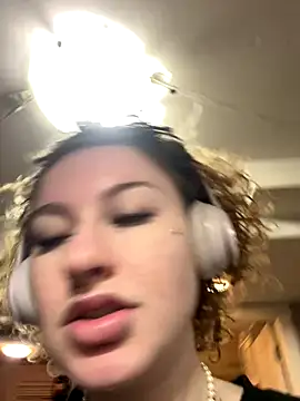 sluttysmiley online show from December 2025 04:07:02 AM