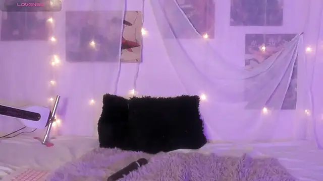 Luna-Chann online show from December 2025 09:11:01 PM