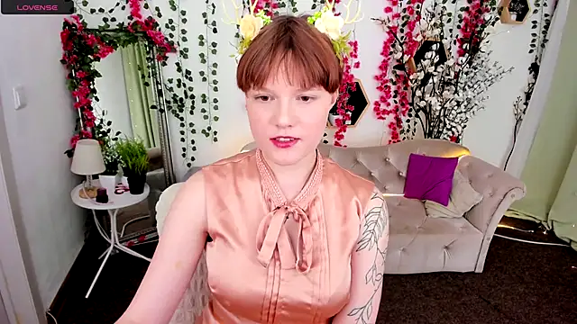 DreamyLuna online show from November 2025 08:08:01 PM