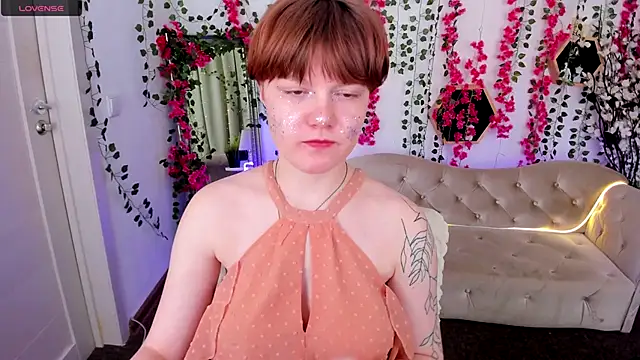 DreamyLuna online show from November 2025 08:34:02 PM