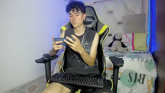 johnny cagee online show from November 2025 05:40:02 AM