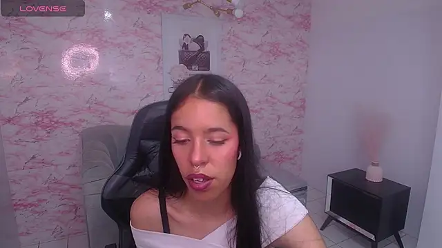 Snapshot of stephania_t chatting on January 2025 03:40:02 AM stephania t online show from January 2025 03:40:02 AM