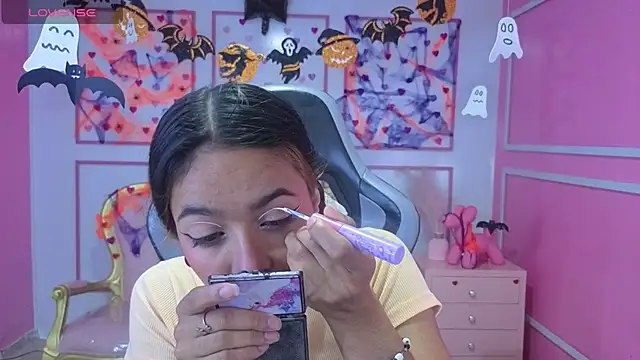 stephania t online show from October 2025 11:47:01 AM