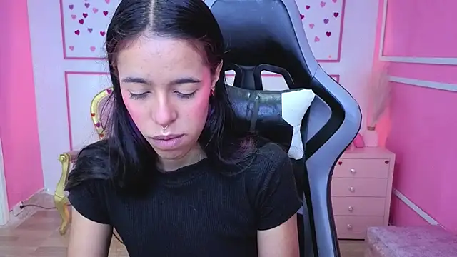 stephania t online show from December 2025 12:01:02 PM