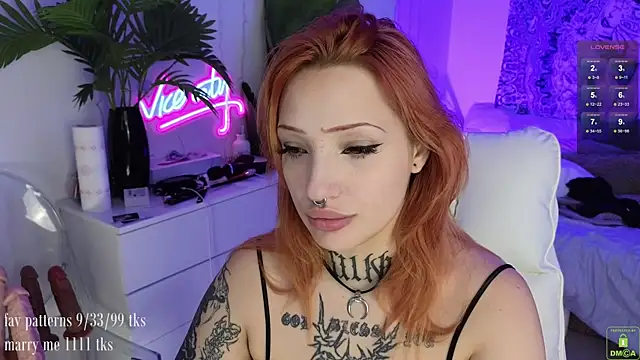 Snapshot of violetviolator chatting on September 2025 04:36:02 AM violetviolator online show from September 2025 04:36:02 AM