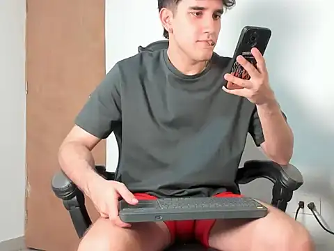 leo030809 online show from February 2026 12:00:02 AM