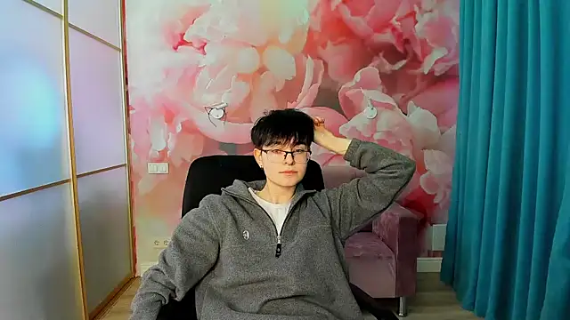 EmiliaYours online show from December 2024 07:36:01 AM