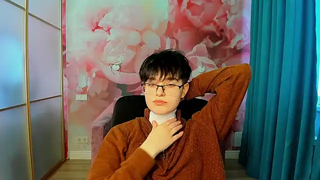 EmiliaYours online show from December 2024 10:17:02 AM