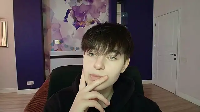 EmiliaYours online show from December 2024 12:39:02 PM